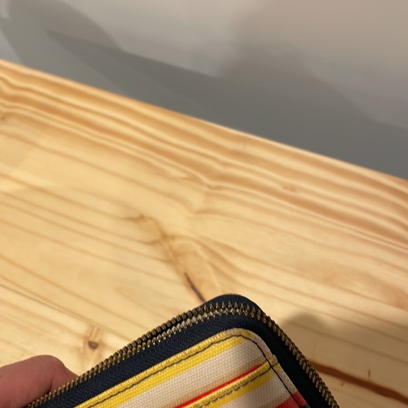 Kate spade women Wallet. - Picture 8 of 9